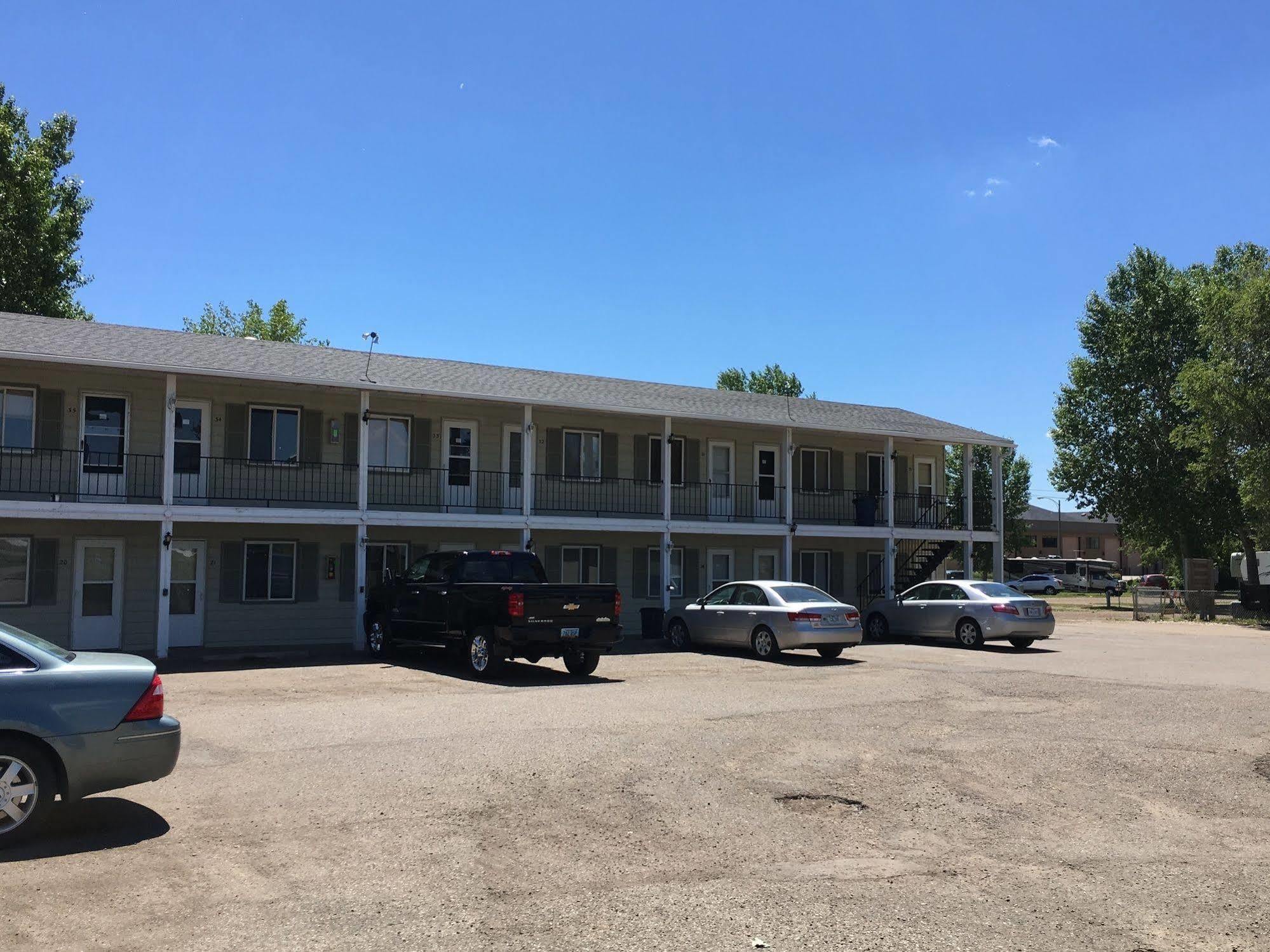 Colonial Motel And Rv Park Mandan Eksteriør billede