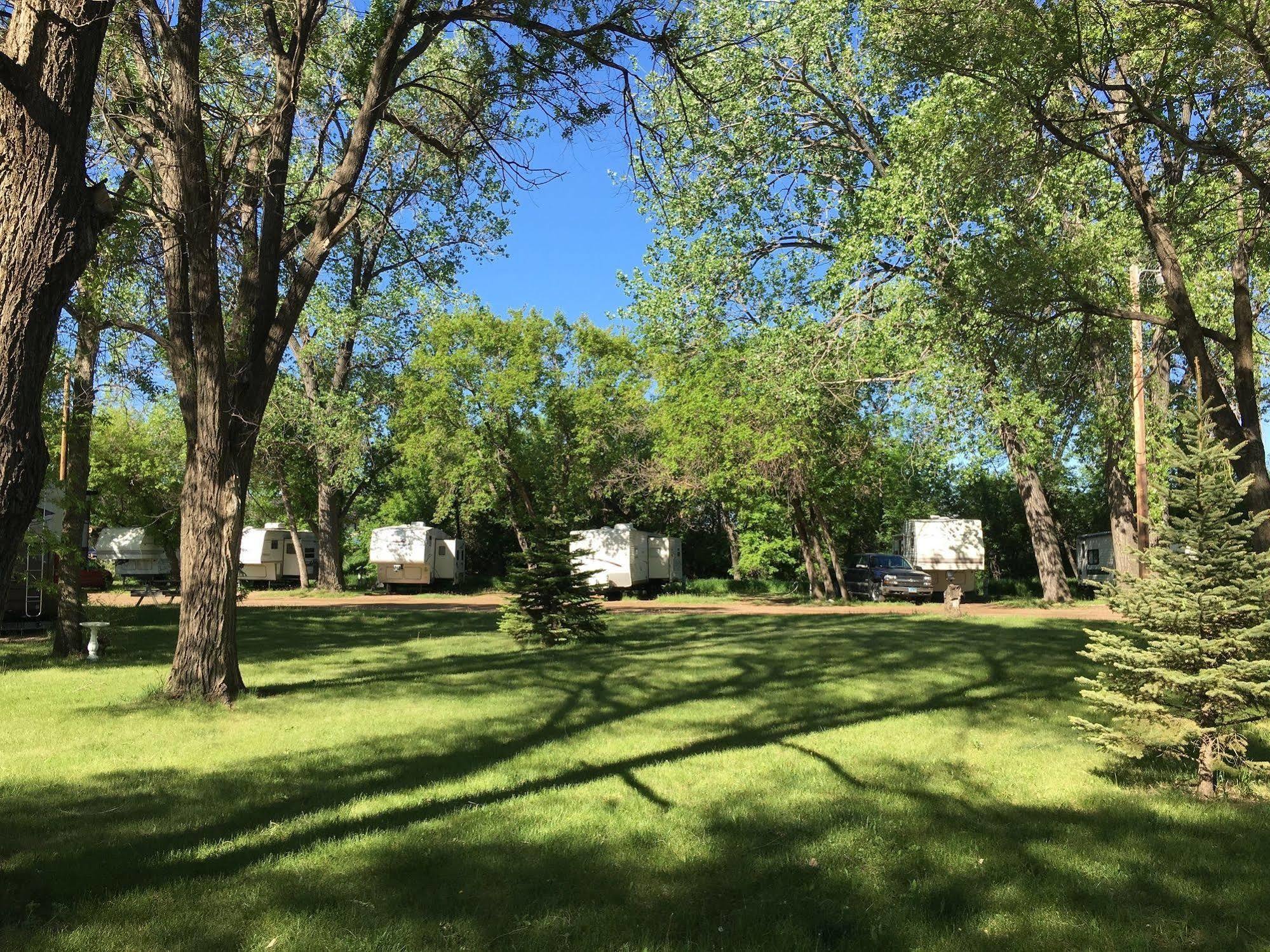 Colonial Motel And Rv Park Mandan Eksteriør billede